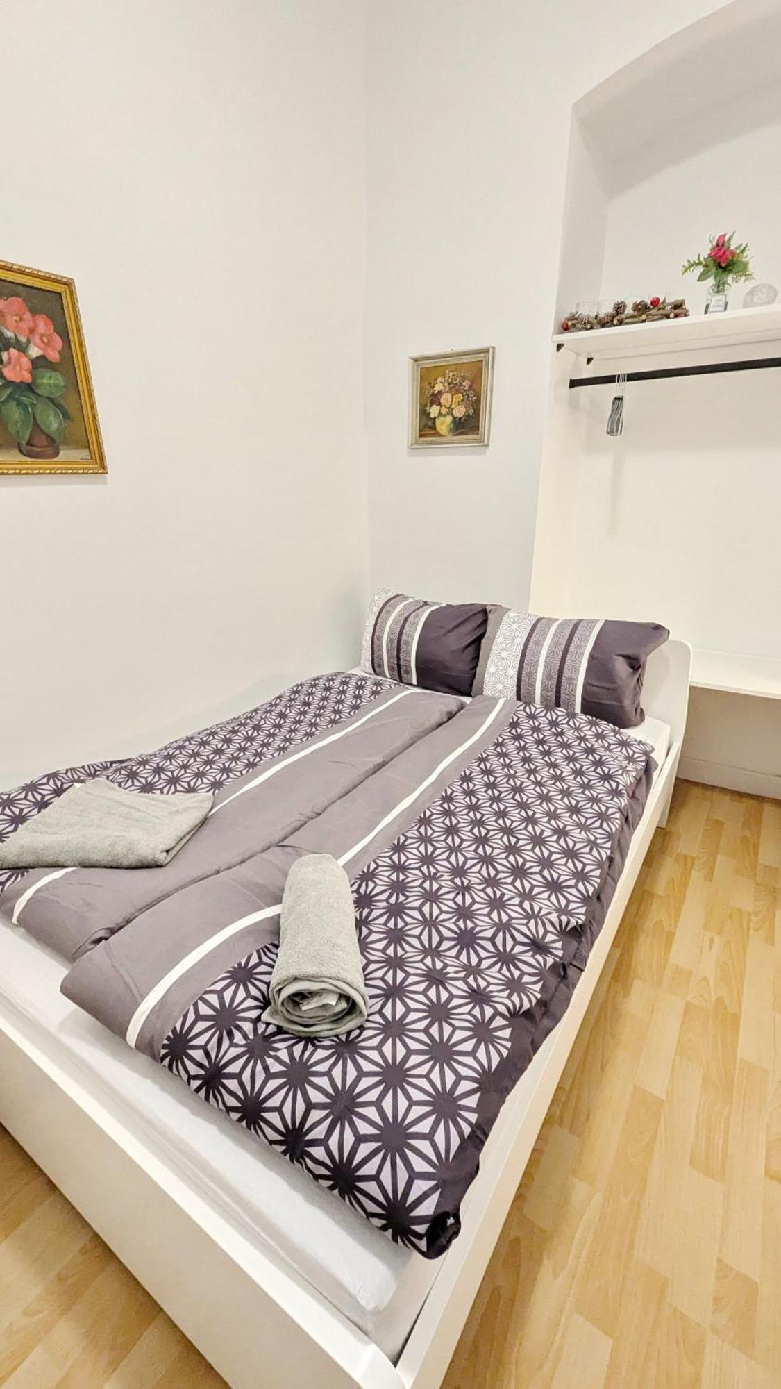 Comfortable In Lugner City Area