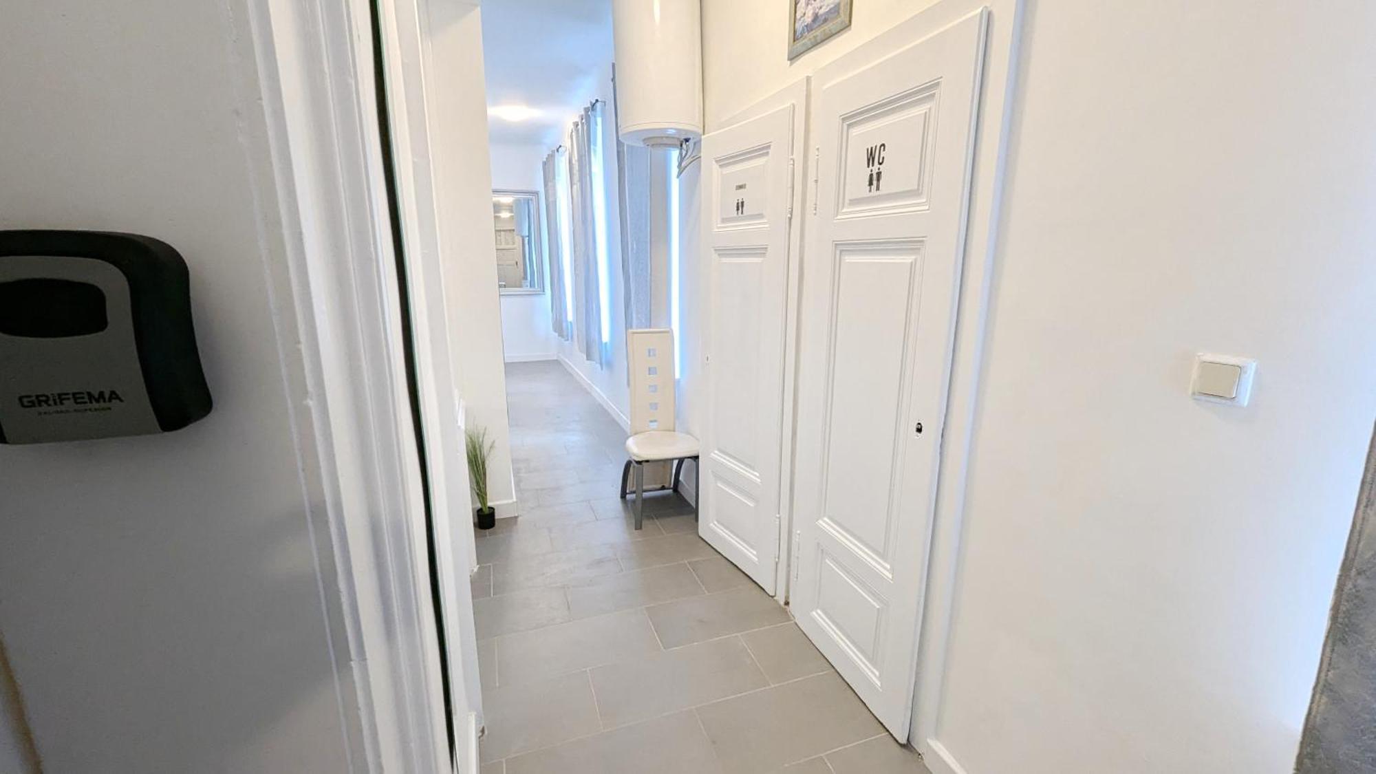 Comfortable In Lugner City Area