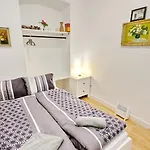 Comfortable Rooms In Lugner City Area